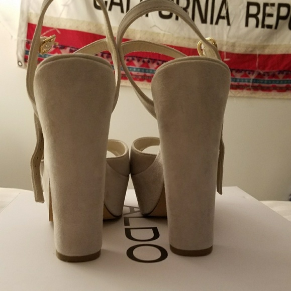 **CLOSET CLEAR OUT SALE!*Gray suede platform heels - Picture 3 of 4