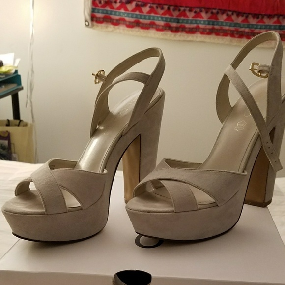 **CLOSET CLEAR OUT SALE!*Gray suede platform heels - Picture 4 of 4