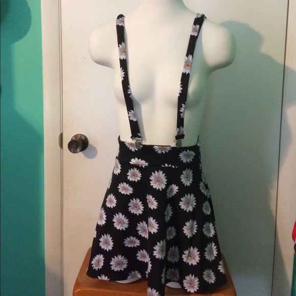dgny Dresses & Skirts - Cute skirt with suspenders