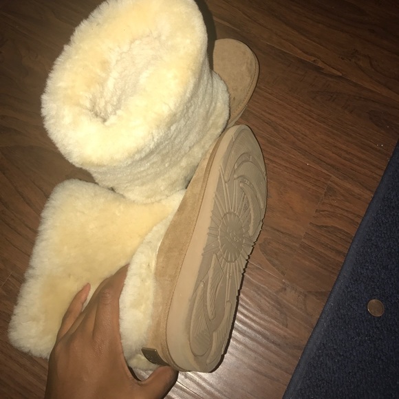 Uggs - Picture 2 of 4