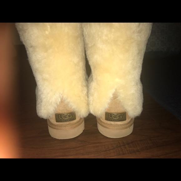 Uggs - Picture 4 of 4