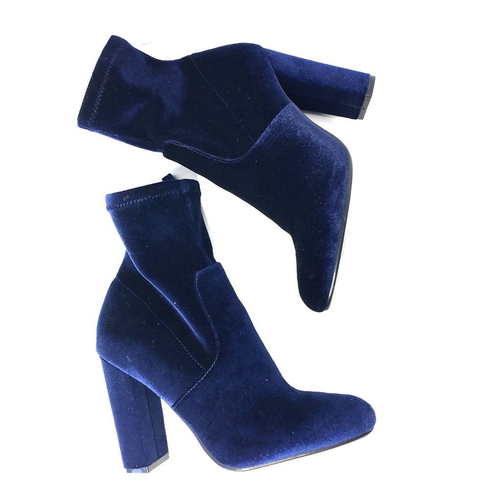 🎉HP🎉 STEVE MADDEN blue velour boots