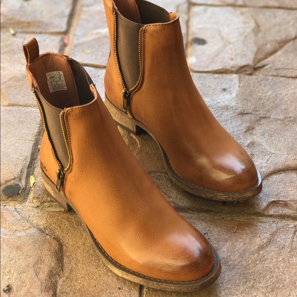 Vintage Distressed Hipster Booties - Picture 6 of 8