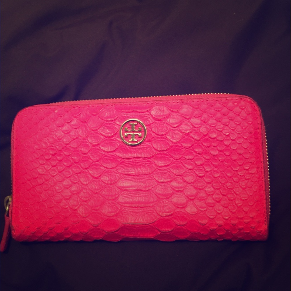FLASH SALE! RARE Tory Burch Continental Zip Wallet