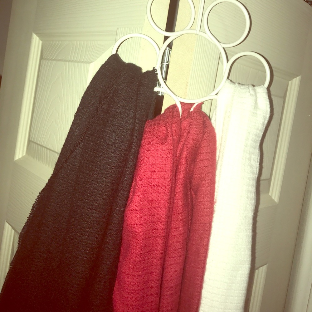 Black, red, & white scarfs. Name a price💯