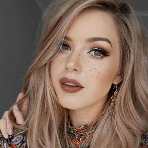 Meet your Posher, Lory