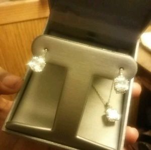 I'm selling a ZALES Sapphire necklace & earrings.