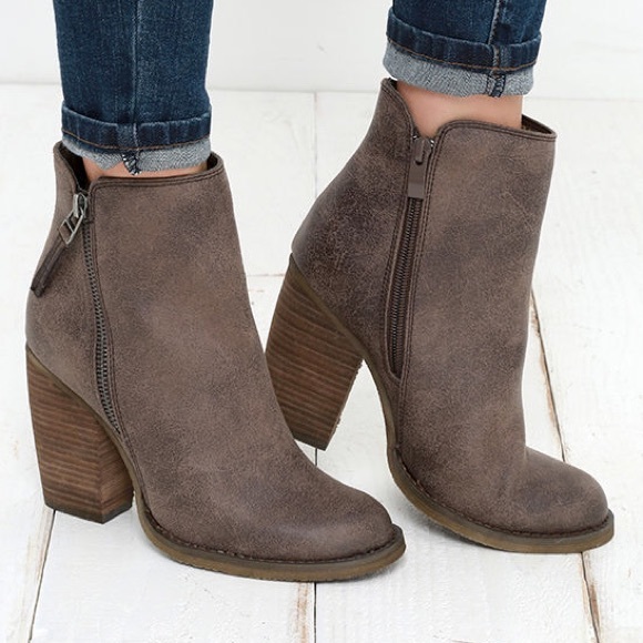 NIB Chic High Heel Western Ankle Bootie - Picture 2 of 5