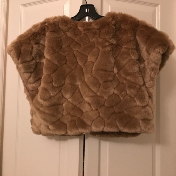 🆕Fur Vest - Picture 2 of 2