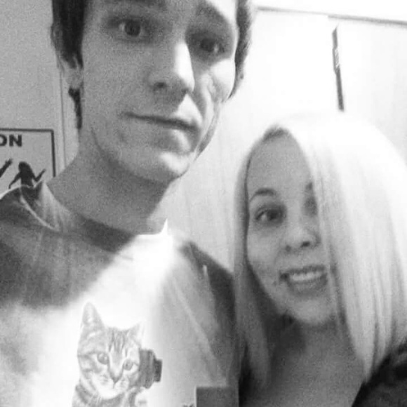 Meet your Posher, Danielle - Picture 2 of 7