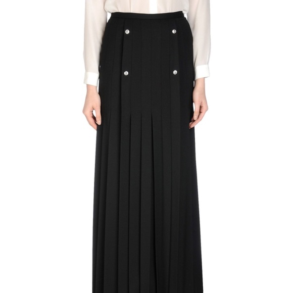 Gorgeous long skirt. Versus