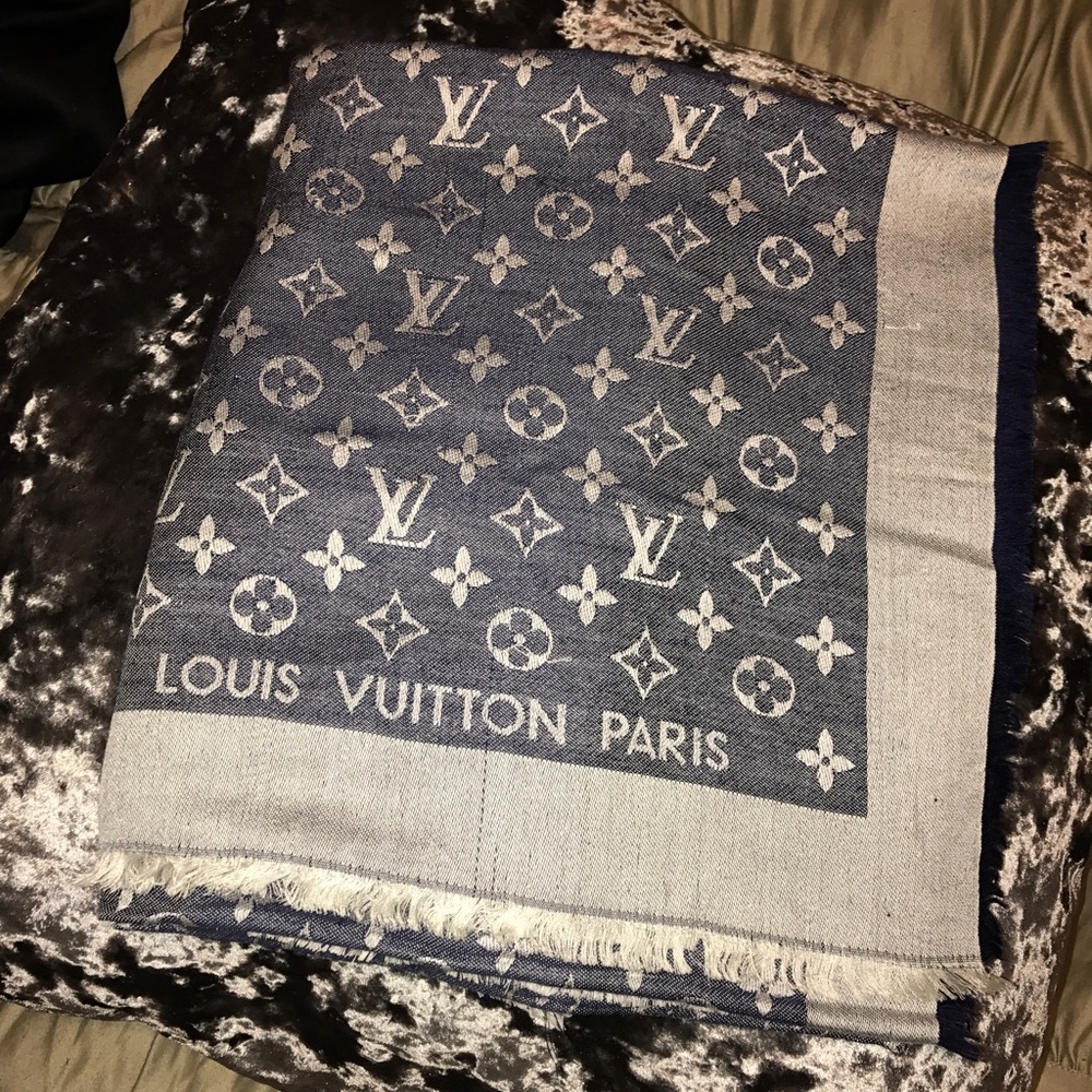 Authentic Louis Vuitton monogram shine shawl