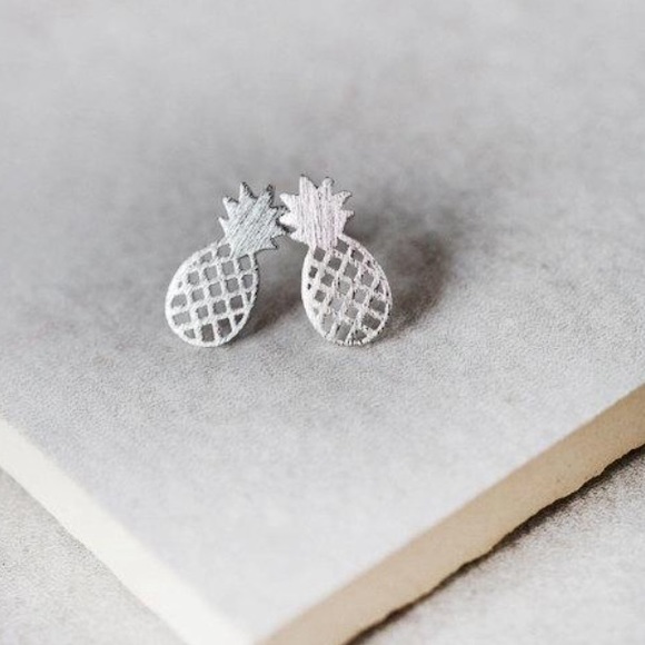 Dainty 14k gold pineapple earrings NEW - Picture 2 of 4