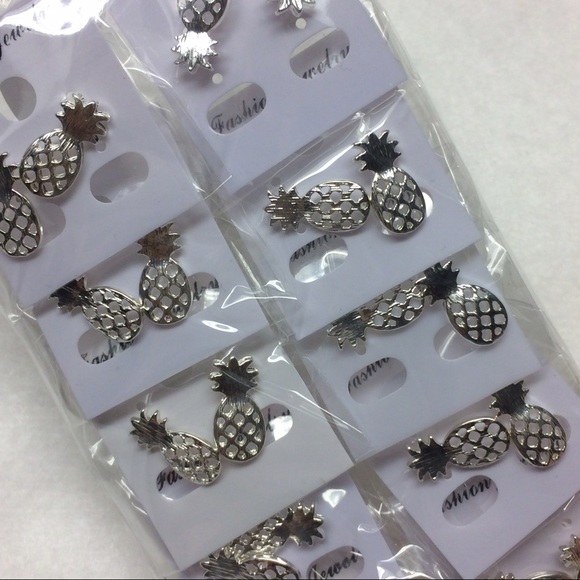 Dainty 14k gold pineapple earrings NEW - Picture 4 of 4
