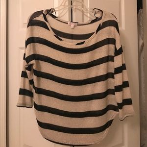 Large black and gold thin sweater shirt