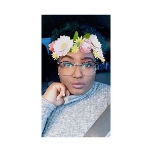 Meet your Posher, Lynnya