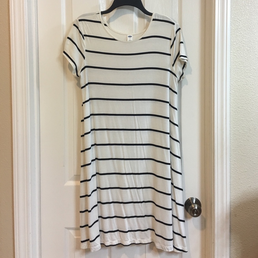 Cream/black dress