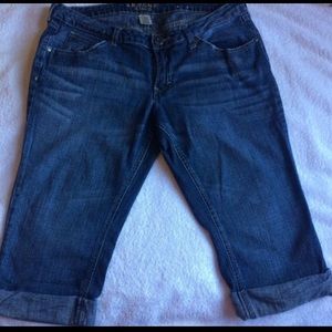 Arizona Jean Company Dark wash Capris