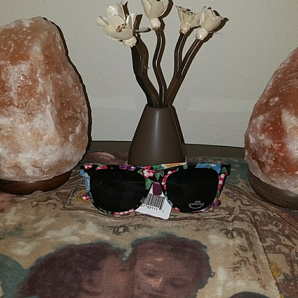 🌅SALE🌅NWT Floral UV400 Protection Sunnies