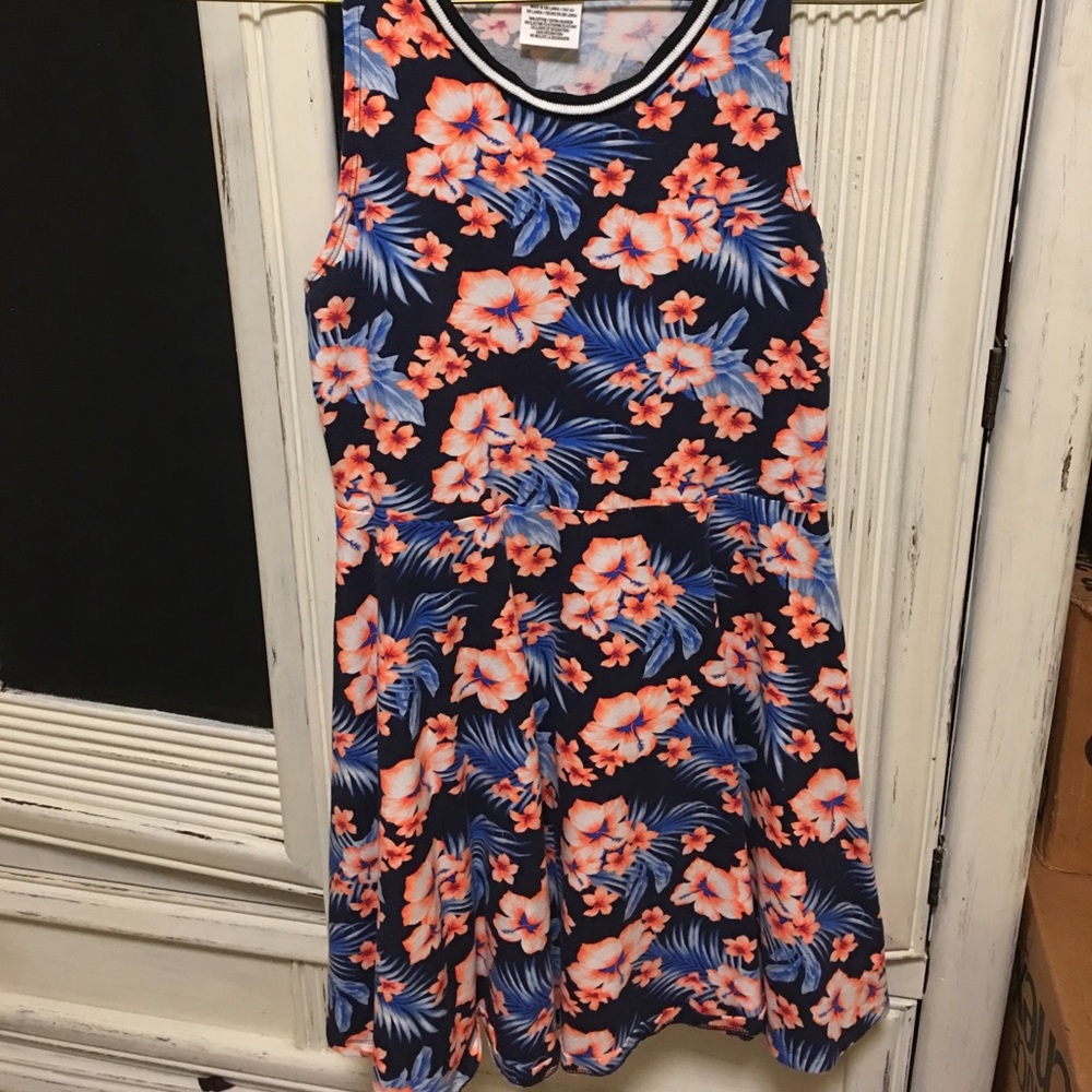 Worn once. Didn't fit me. Super cute!