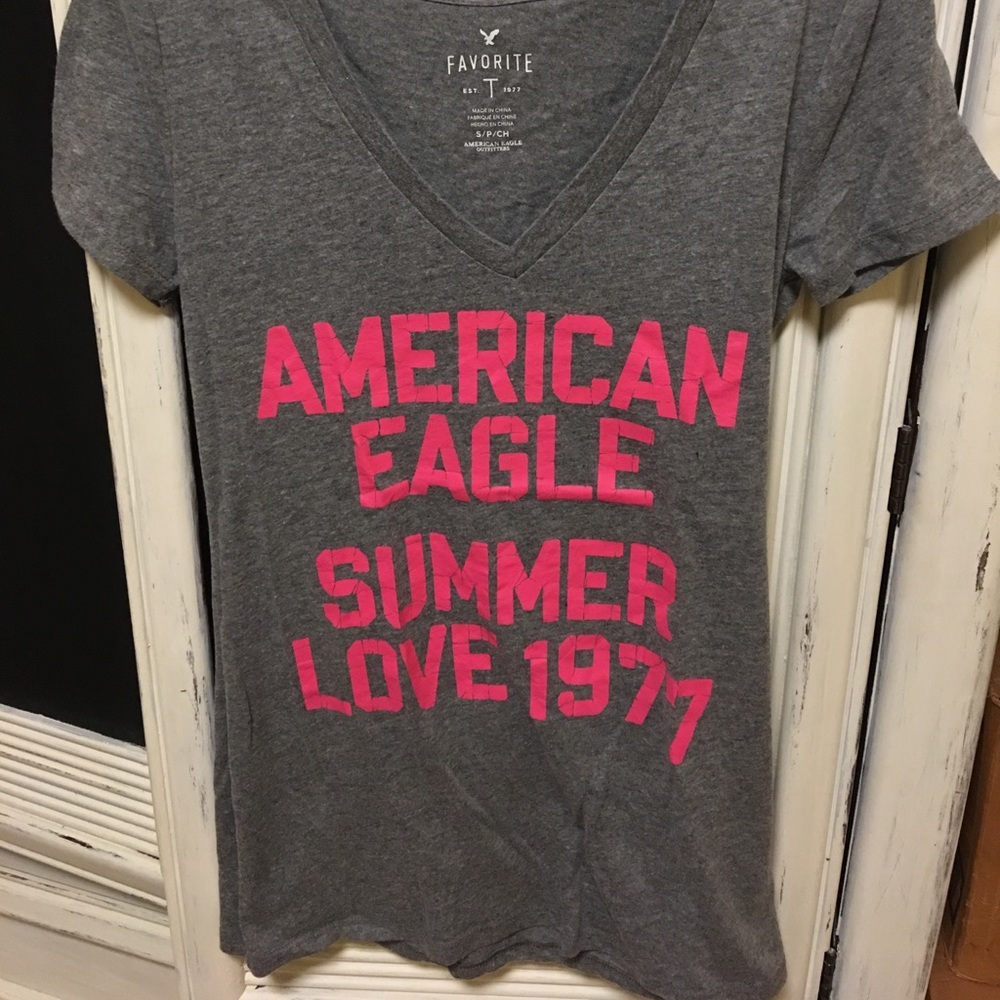 American Eagle V Neck