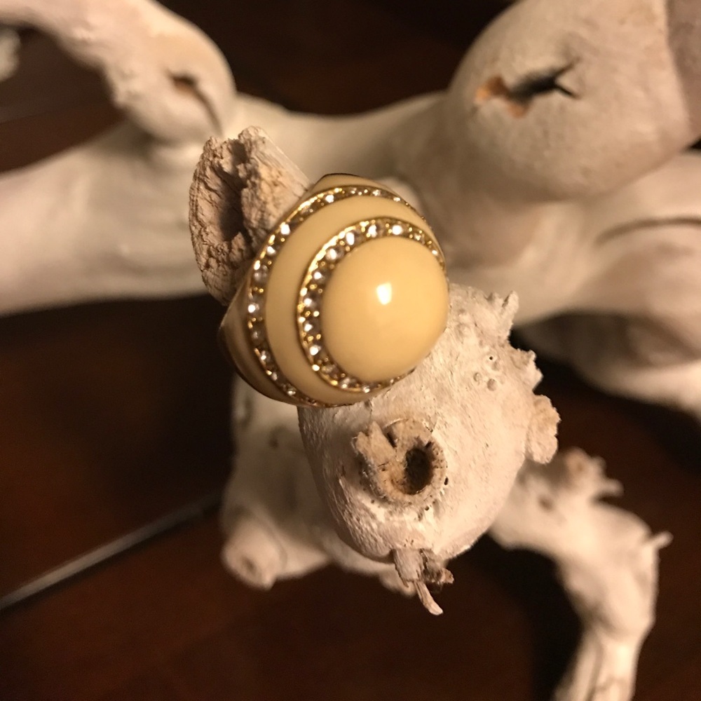 VINTAGE CERAMIC GOLD PLATED RHINESTONE BEIGE RING
