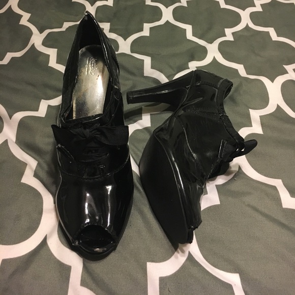 Black Patent "Leather" Oxford Heels - Picture 1 of 7