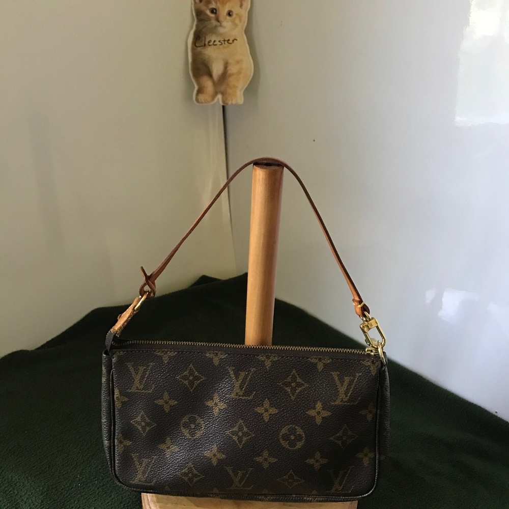 LOUIS VUITTON MINI POCHETTE