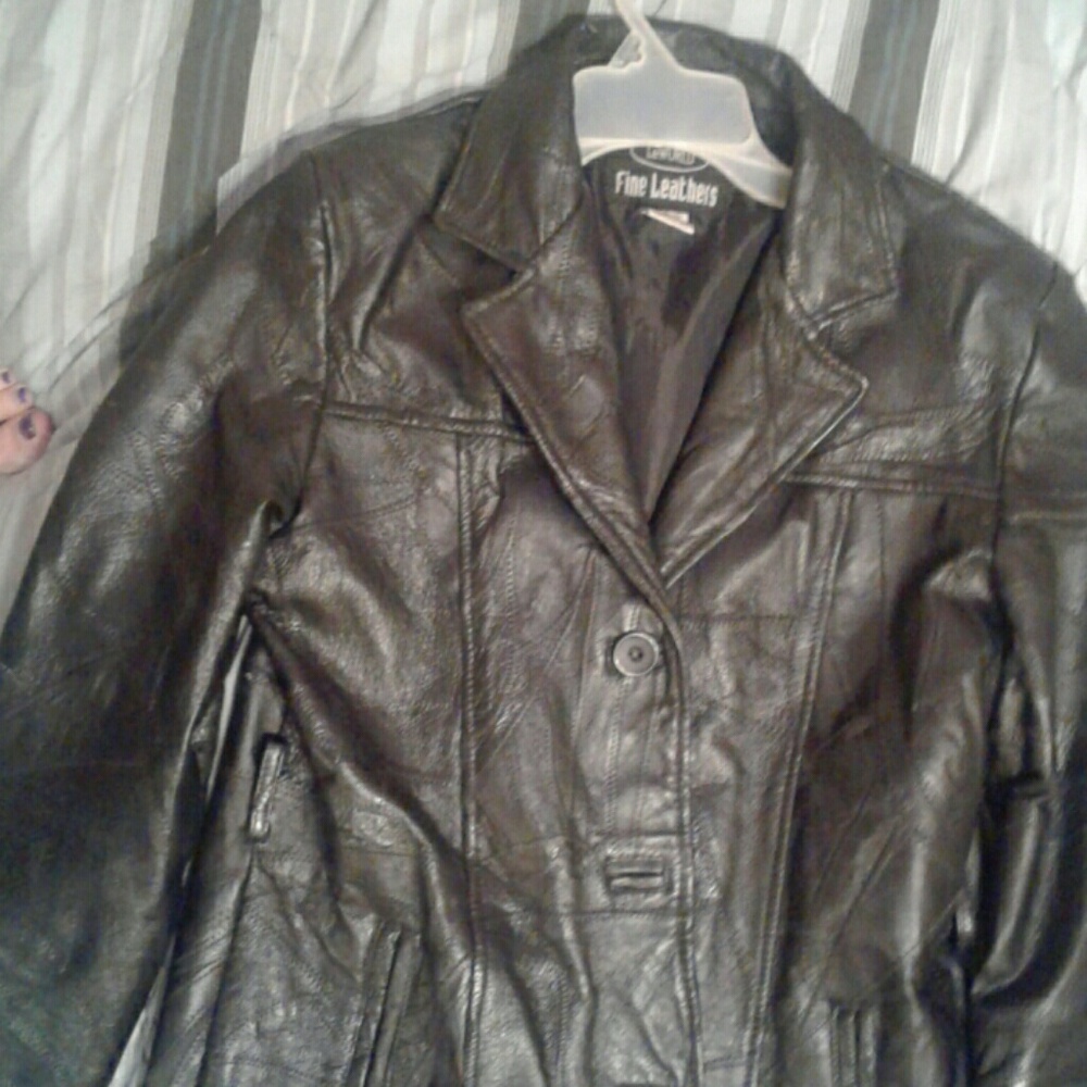 Woman's Black leather jacket mid-rise, size Large