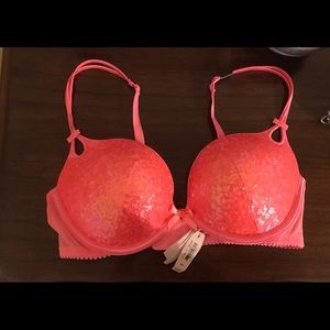💕NWT Victoria's Secret shimmery Coral Pink Bra💕