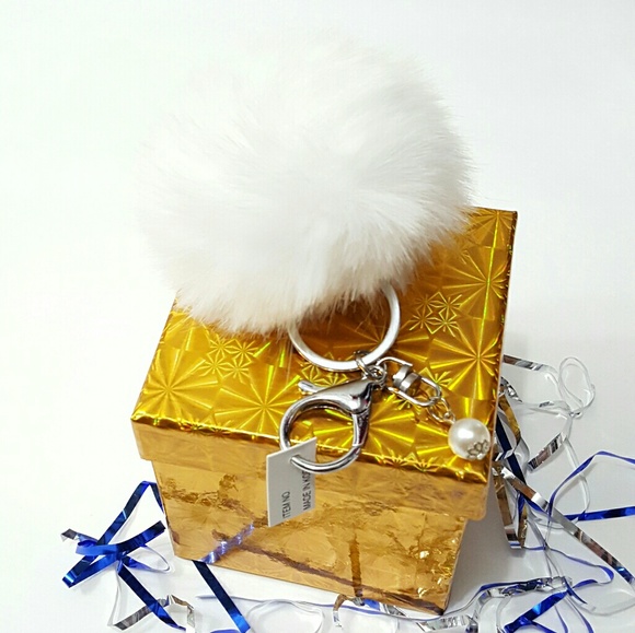 2 Pieces Fluffy Pom Pom & Free Cute House Gift ♡ - Picture 4 of 4