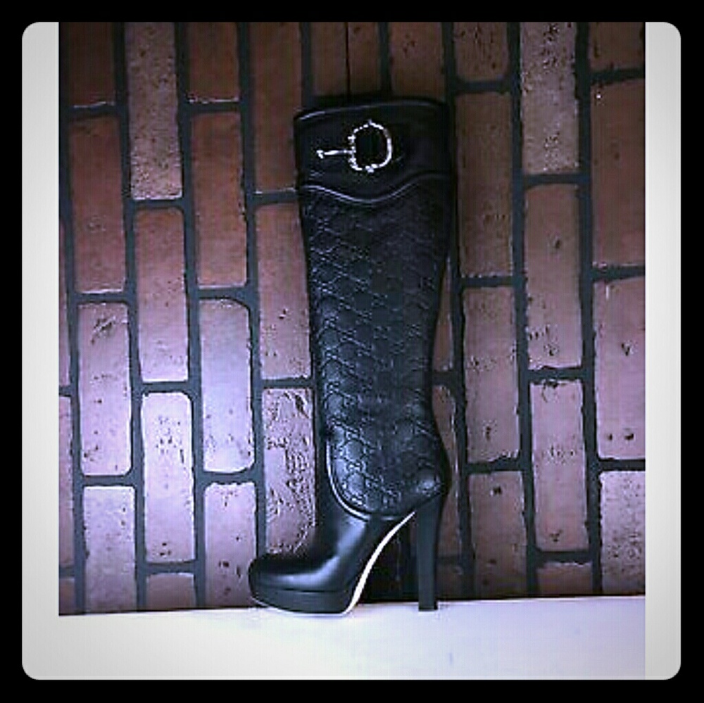 Authentic ..Gucci Leather logo boots