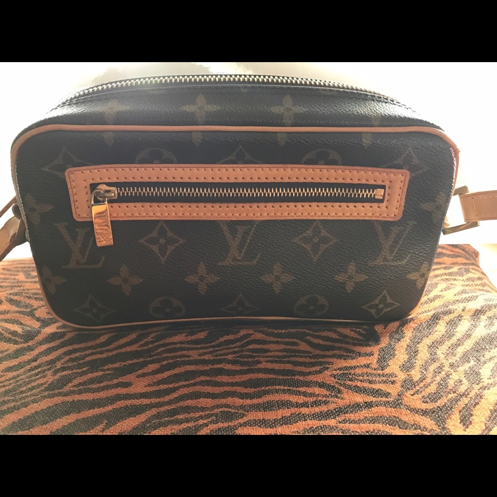 LOUIS VUITTON CITE POCHETTE
