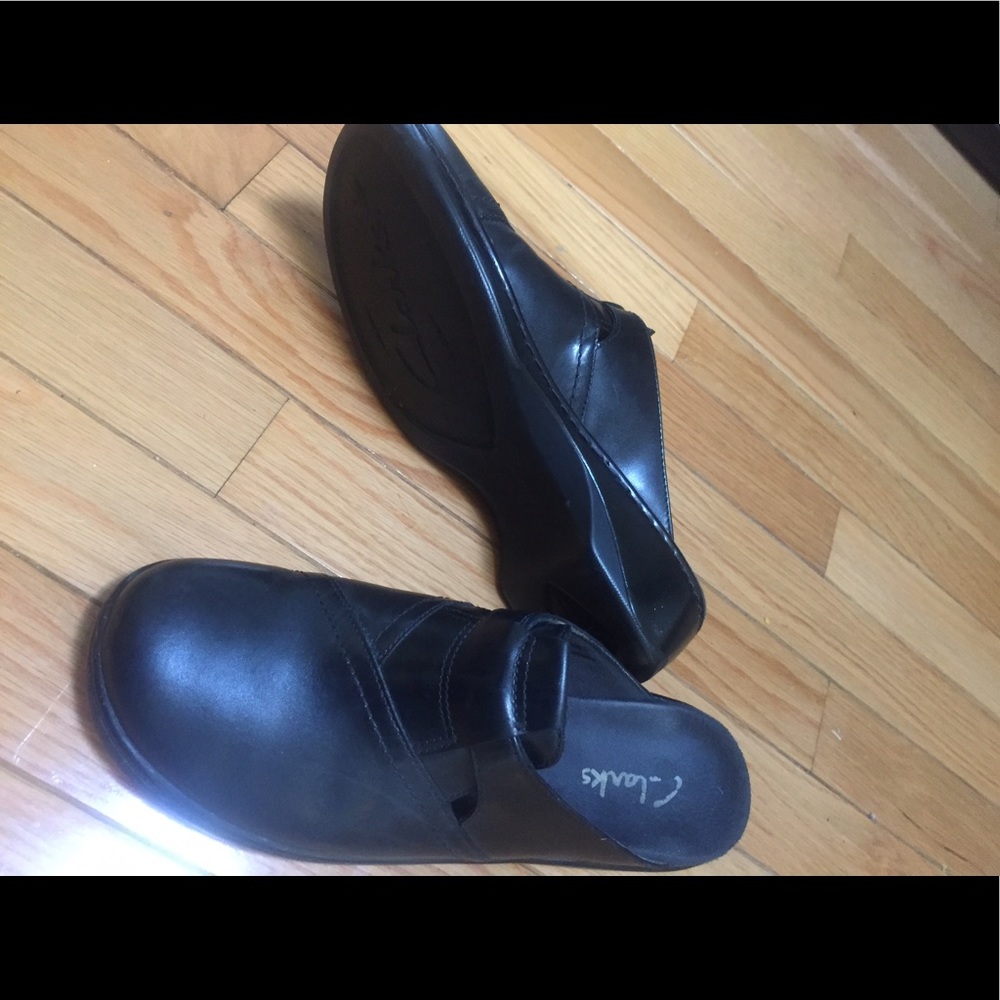 Clarks slides. Size 8. Black.