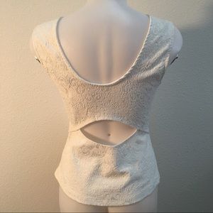 Sans Souci peek-a-boo back