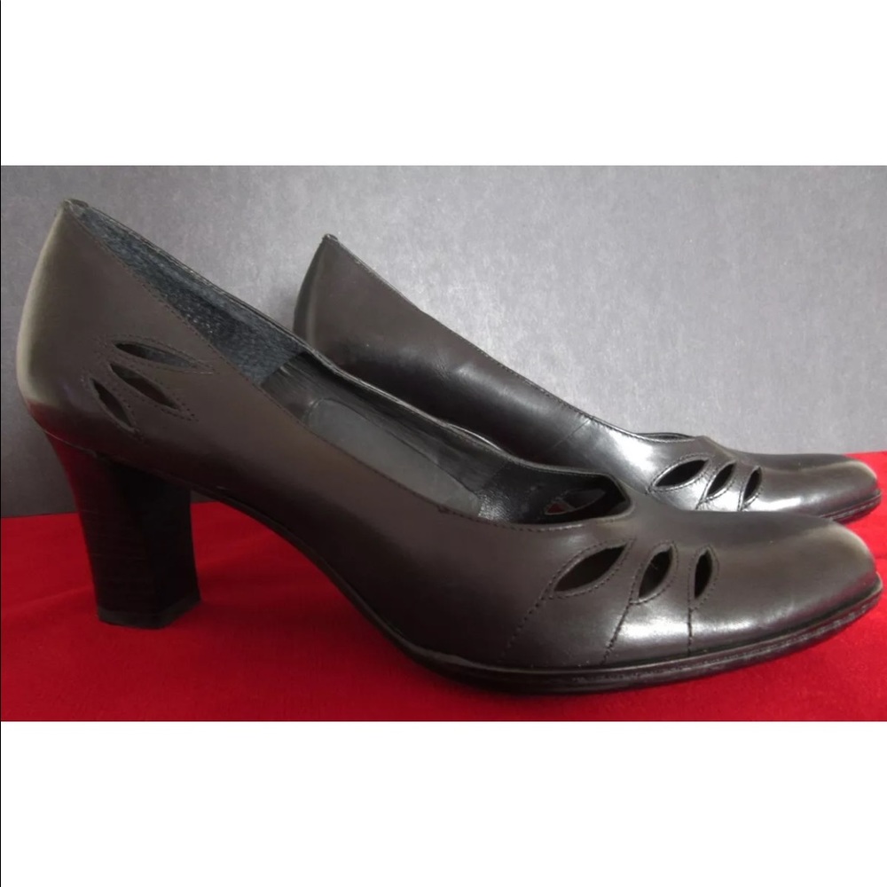 Gorgeous Etienne Aigner heels