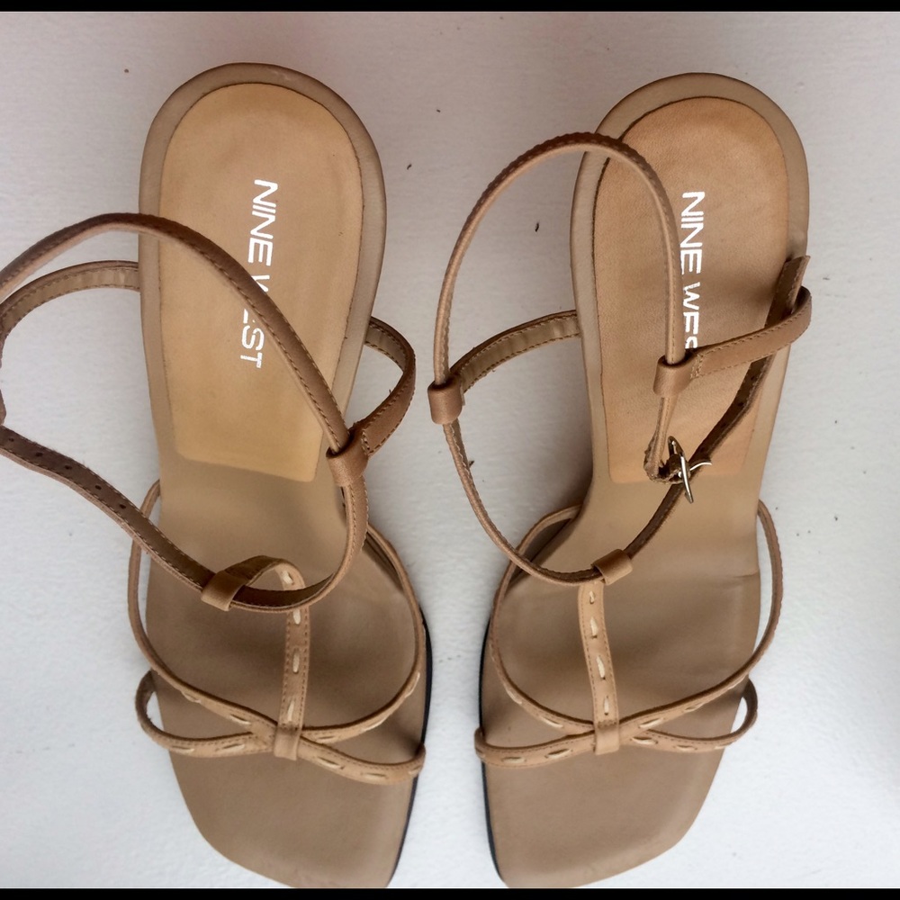 Summer is coming! Perfect 8M tan wedge sandals.