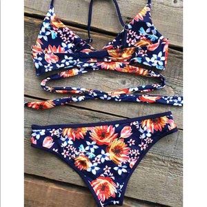 Cupshe navy floral bikini Size Large