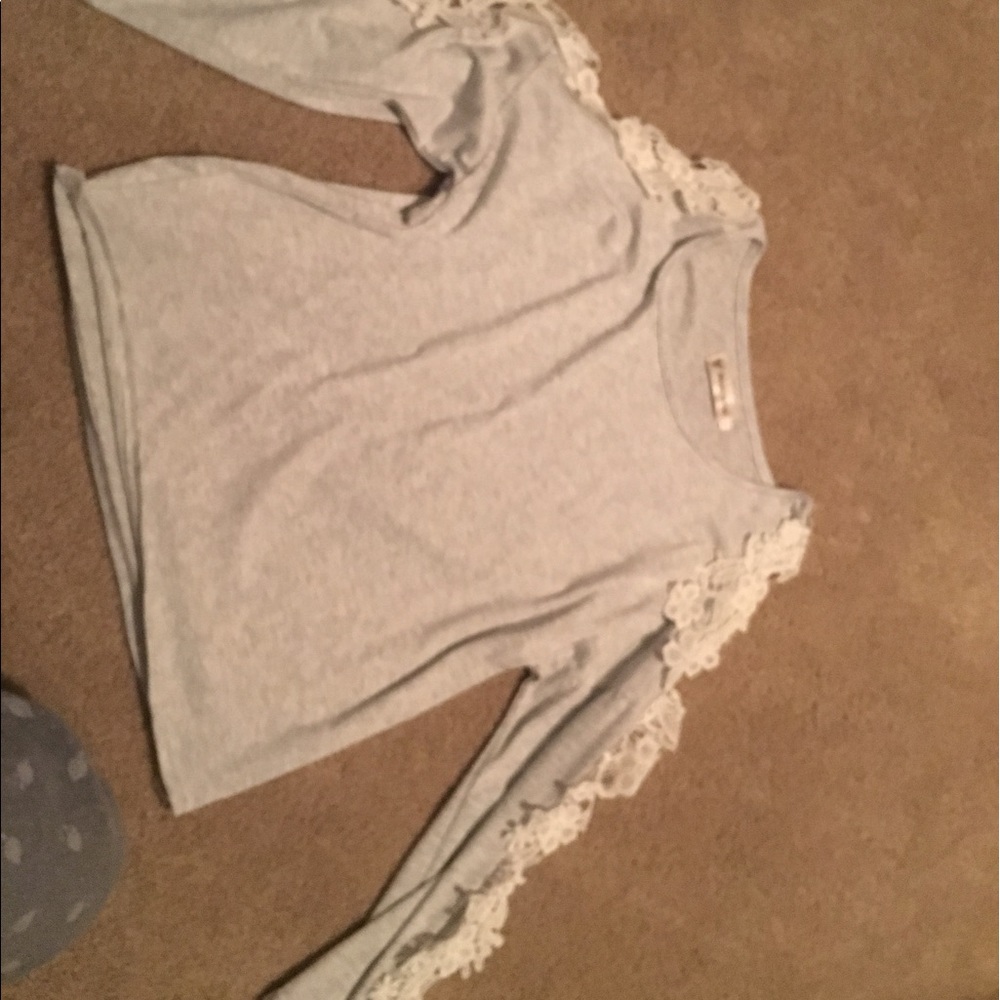 Lace cut-out arm shirt