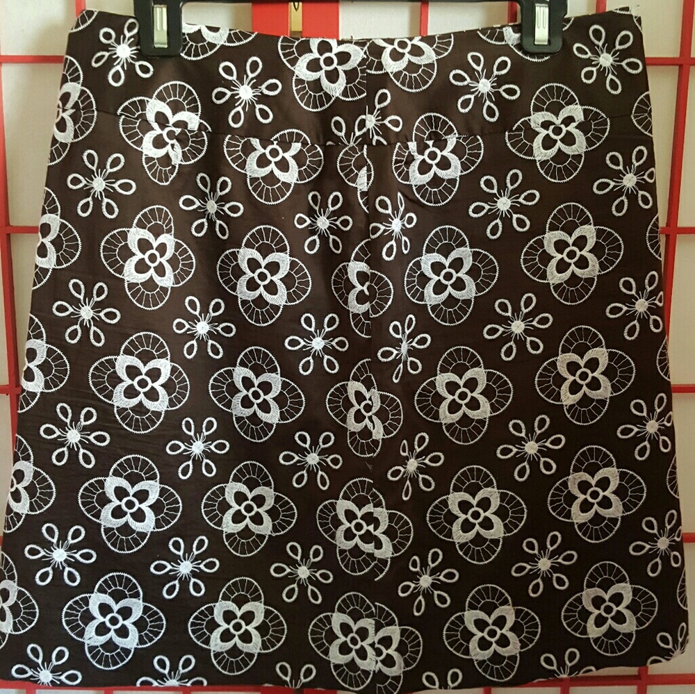 Anna Taylor Loft Skirt Brown W/ White Floral Embroidered Size 8
