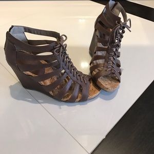 BCBG Bamendex wedge