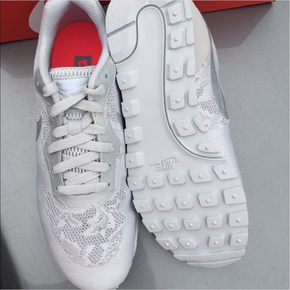 New Gorgeous Nike Women's Sneaker😍😍😍💕💕💕 - Picture 6 of 6