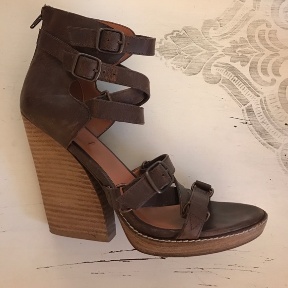 Saks Fifth Ave Sandals❤️ - Picture 1 of 8