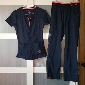 Koi Lite scrub set
