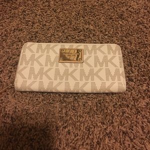 EUC Michael Kors Wallet