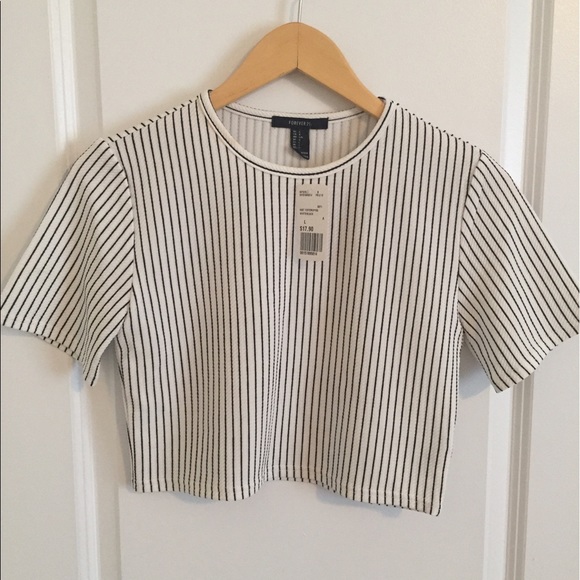 Black and white stripped crop top - Picture 2 of 3