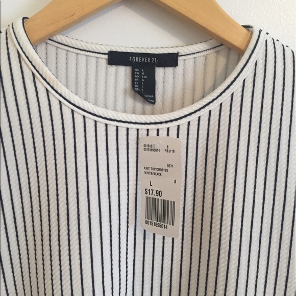 Black and white stripped crop top - Picture 3 of 3