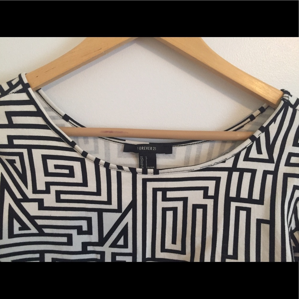 Black and white patterned crop top