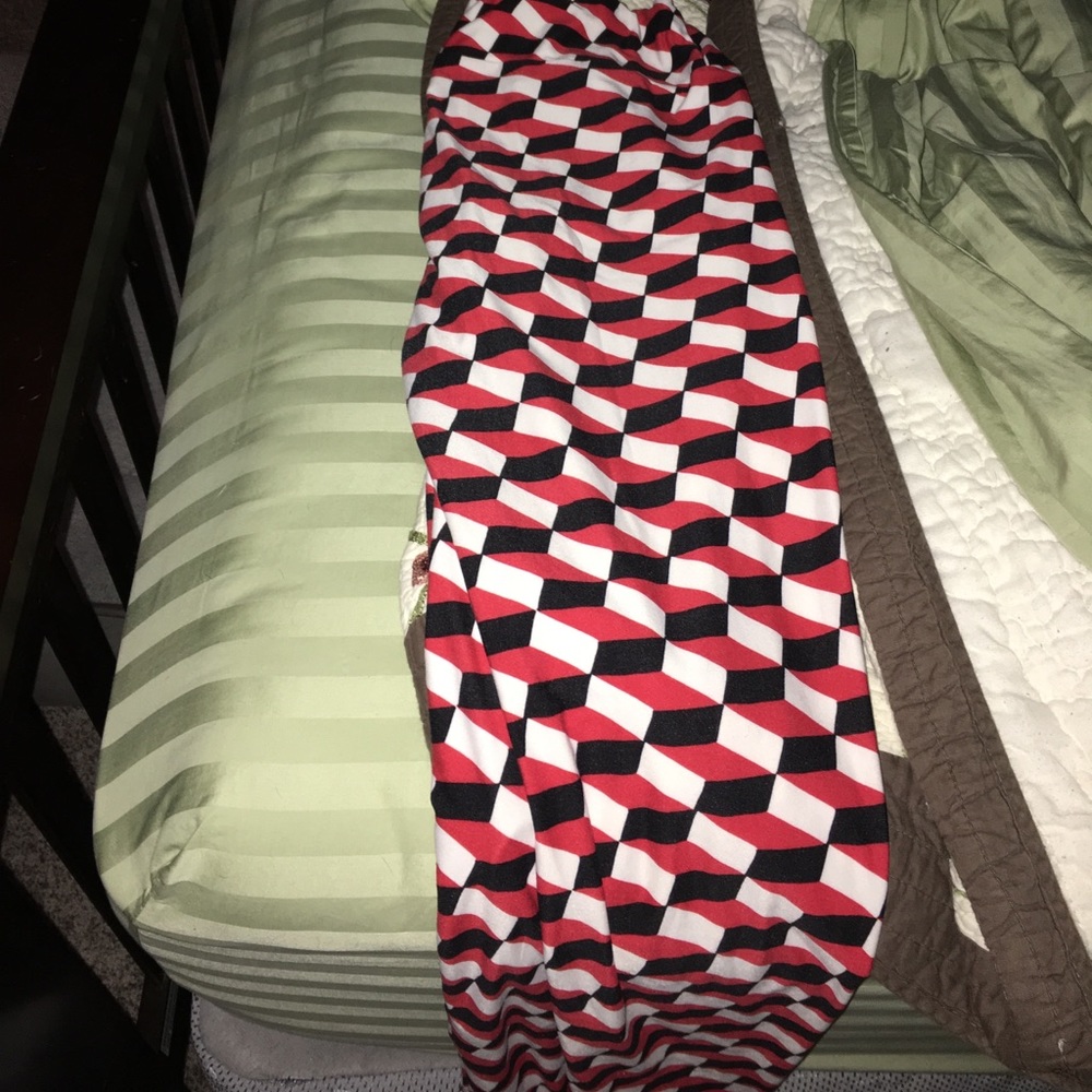 Tall and Curvy LuLaRoe Legging. Never worn.