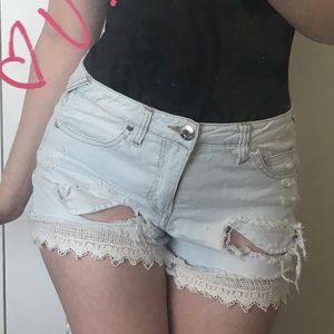 High waisted destroyed shorts